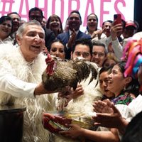 Adán Augusto no asistió a registrar su candidatura, envío a diputados y se reunió con simpatizantes