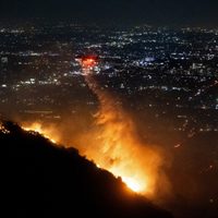 Estrellas pierden sus hogares en incendios de Los Ángeles; Jamie Lee Curtis ofrece donación