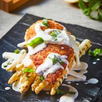 Pollo en budinera, la receta más original y sencilla para que te salga jugoso pero con esa costrita llena de sabor