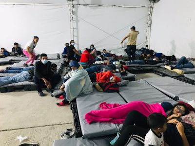 Hallan a 105 migrantes hacinados en un hotel de Monterrey