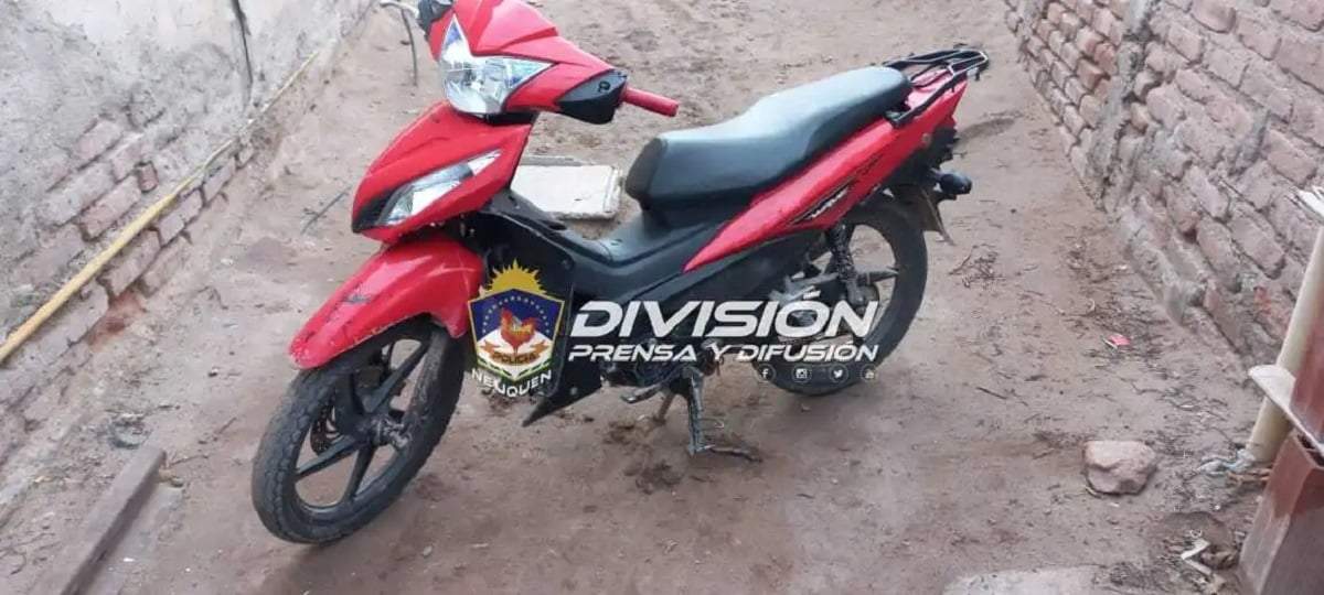Moto secuestrada en allanamientos. Fuente: Prensa Policía