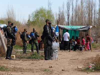 Toma en Allen: intentan destrabar el conflicto y brindar asistencia a los ocupantes