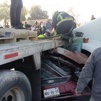 Adulto mayor quedó prensado tras fuerte choque con tráiler y camión en la México-Querétaro