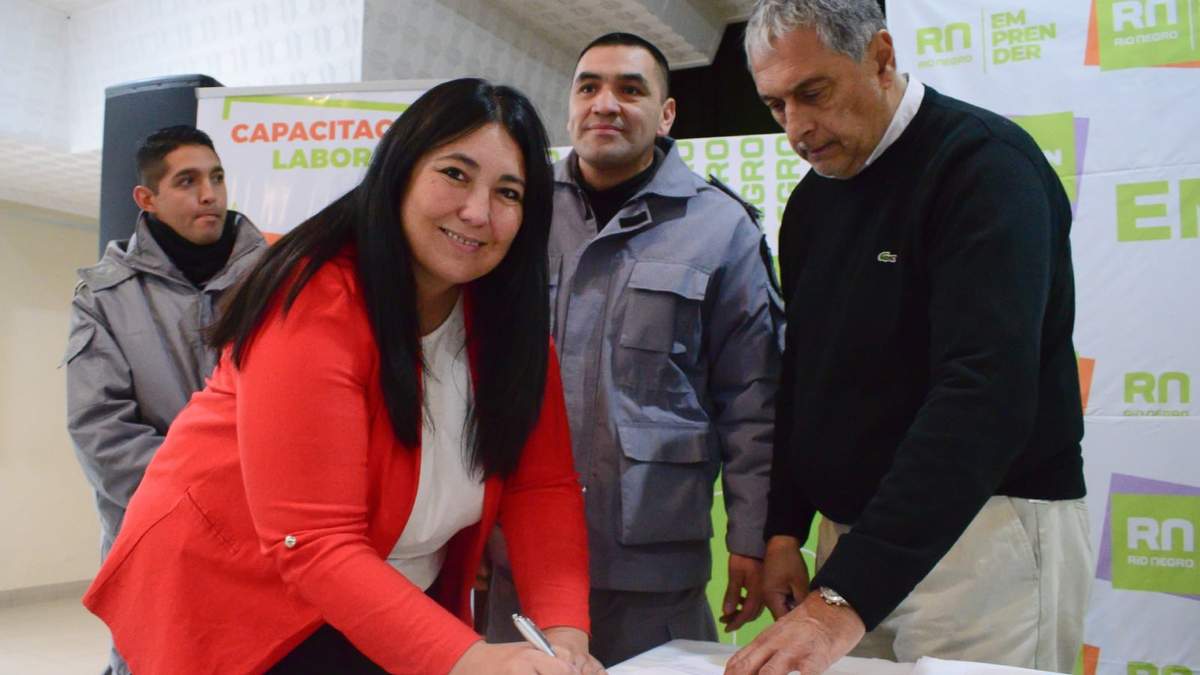 Firma de convenios. Fuente (Gobierno Río Negro).