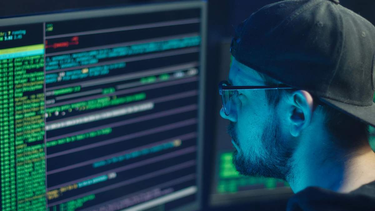 Expertos en ciberseguridad recomiendan verificar las direcciones web, el candado de seguridad y los datos fiscales antes de pagar.