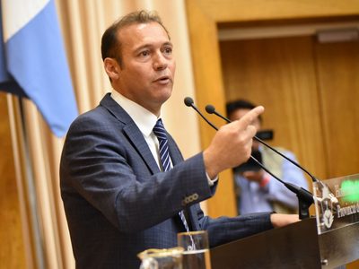 Omar Gutiérrez prepara 25 leyes para exponerlas en la Legislatura