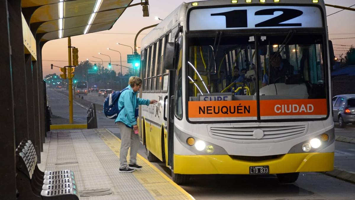 Horario de los servicios para Año Nuevo en Neuquén Capital. Fuente: (Twitter)
