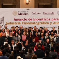 Sheinbaum anuncia incentivos para la industria cinematográfica con Salma Hayek como invitada