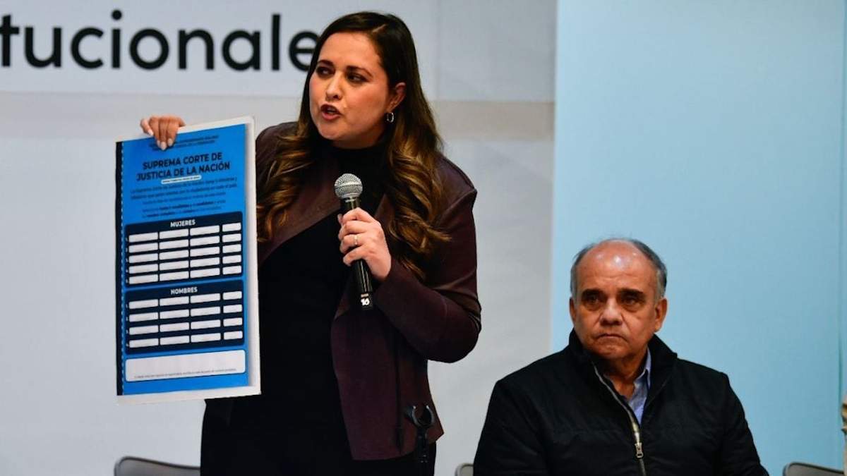 Los priistas Cynthia Iliana López Castro y Manuel Añorve, durante el debate