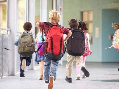 Los productos virales de la vuelta al cole que prometen facilitarle la vida a los padres (y si realmente funcionan)