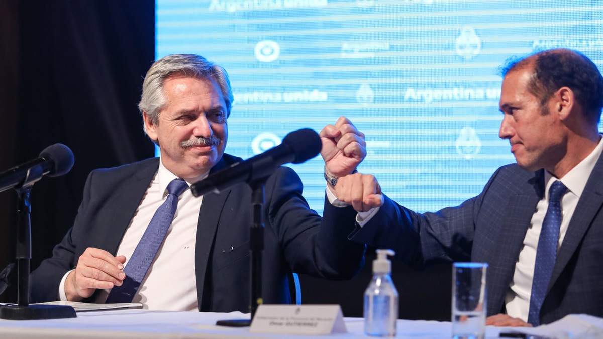 Alberto Fernández con Omar Gutiérrez. Fuente: (Twitter)