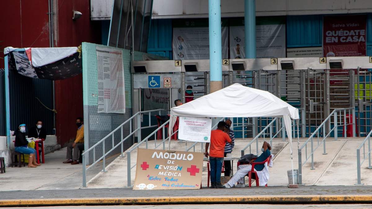 Un módulo médico afuera del Reclusorio Sur