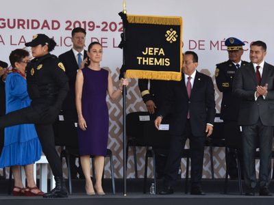 Policías de la CDMX despiden a Sheinbaum y la llaman “Jefa Themis”