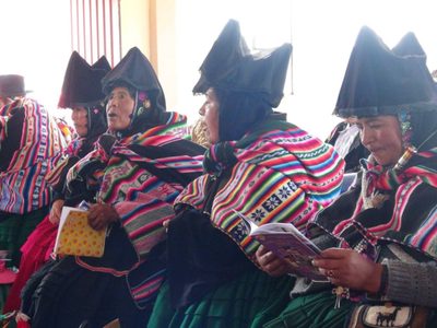 Mujeres aimaras proponen cárcel para infieles en Bolivia