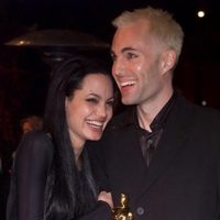 ¿Lo hizo de nuevo? El escandaloso beso entre Angelina Jolie y su hermano ¡retumba en redes!