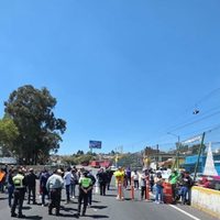 Caos vial en la México-Cuernavaca por bloqueo de habitantes de Topilejo