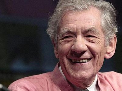 Ian McKellen sufre una caída durante una obra de teatro