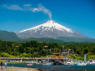 El volcán Villarrica registró actividad sísmica y mantiene el estado de alerta amarilla