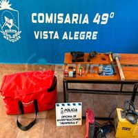 Allanaron una casa en Vista Alegre Sur y secuestraron armas y elementos robados