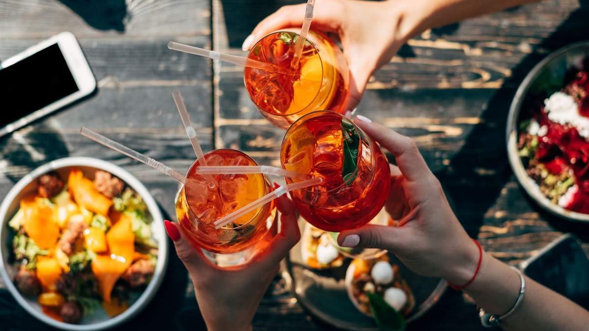 Tragos y picadas para amenizar en la cuarentena. Fuente: (Twitter)
