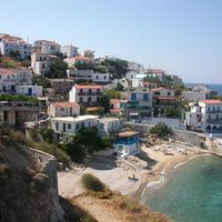 La isla de Grecia con casas escondidas de los piratas
