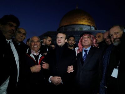 Macron a los gritos se enfrentó a la policía de Israel que no lo dejaba ingresar a una iglesia