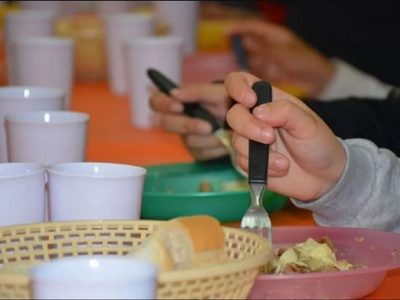 Según el gobierno, las partidas para comedores escolares en la provincia aumentaron 430 por ciento