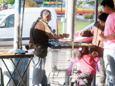 La venta callejera en Neuquén Capital recuperó los niveles prepandemia en el final de 2021
