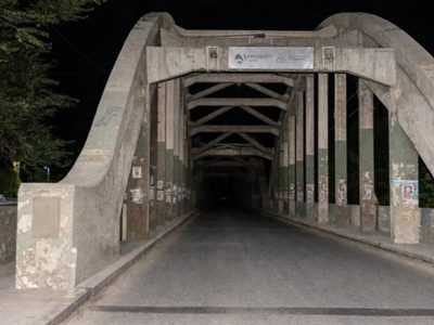 El Puente Carretero a oscuras: denuncian grave sabotaje y robo de 29 costosas luminarias led