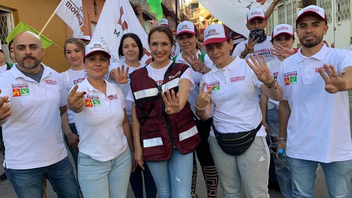 Estrella Mendoza Méndez (de chaleco), candidata a la presidencia municipal de Cotija de la Paz