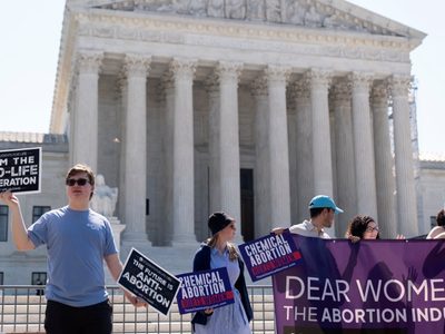 La Corte Suprema de Estados Unidos rechaza restringir el acceso a la píldora abortiva
