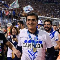Tras ser campeón con Vélez: el futuro de Gustavo Quinteros está más cerca de definirse