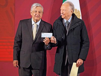FGR extorsionó para hacerse del cheque de 2 mil mdp que Gertz entregó a AMLO, confirma Elías Sacar