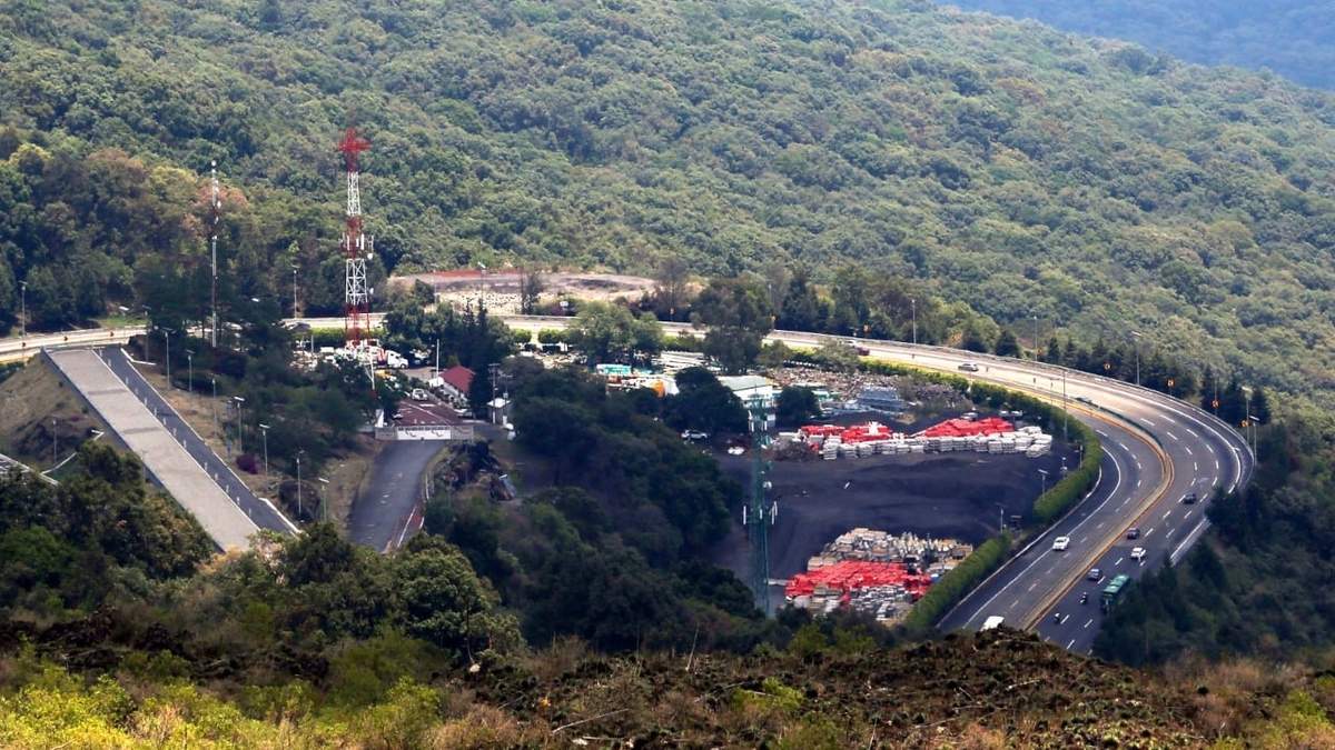 Curva de "La Pera" en la México-Cuernavaca.