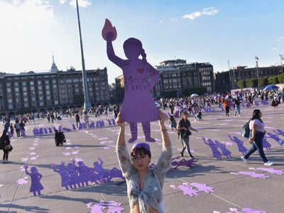 Madres de víctimas de feminicidio claman justicia en Palacio Nacional