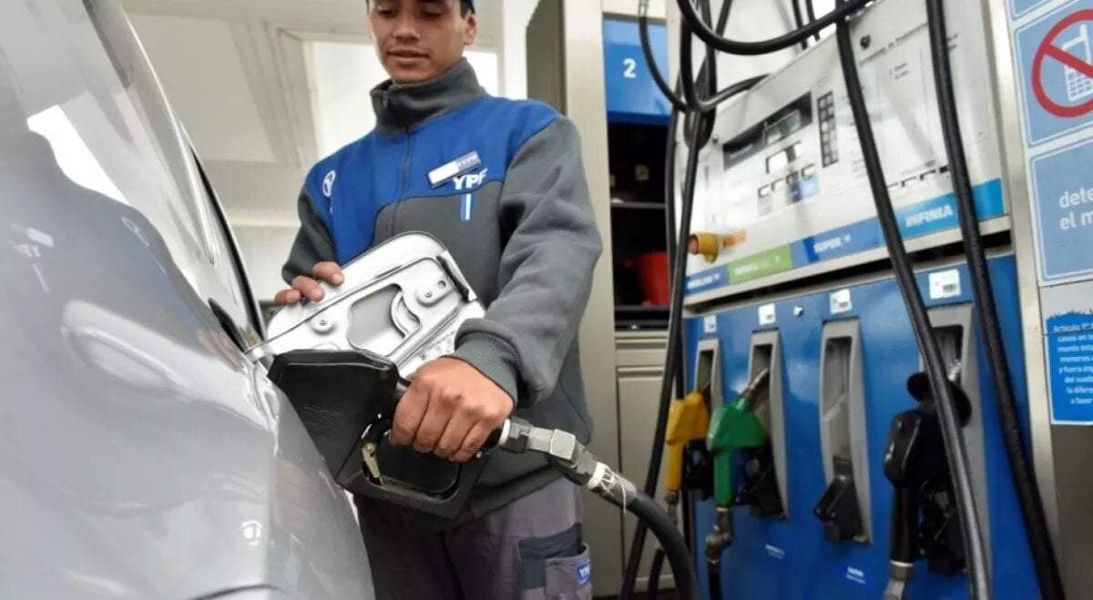 Falta combustible en San Martín de los Andes . Fuente (Facebook).