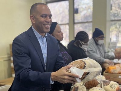 Demócratas en Cámara Baja eligen a legislador afroamericano en reemplazo de Nancy Pelosi