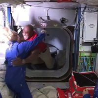 La nave de la NASA y SpaceX atraca con éxito en la Estación Espacial Internacional