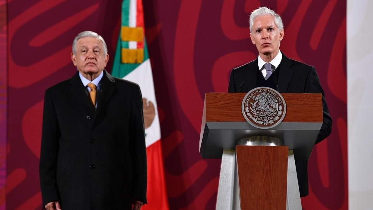 AMLO al lado del gobernador del Estado de México, Alfredo del Mazo