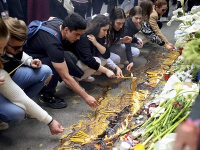 Serbios lloran a víctimas de tiroteo en escuela de Belgrado