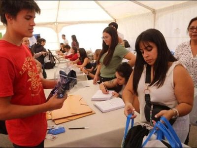 Distribuirán 35 mil kits escolares en Neuquén con útiles y guardapolvos para estudiantes de todos los niveles