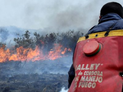 Córdoba: el fuego avanza y se espera que los recursos extingan las llamas cuanto antes