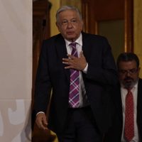 AMLO reprocha a Calderón por no hablar de García Luna, pero descarta juzgarlo