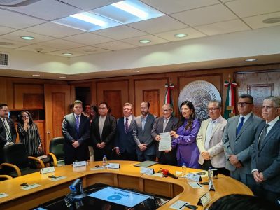 Diputados reciben reforma electoral de Sheinbaum