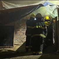 Un atentado con disparos y el incendio de una vivienda mantuvieron en vilo a vecinos de Centenario