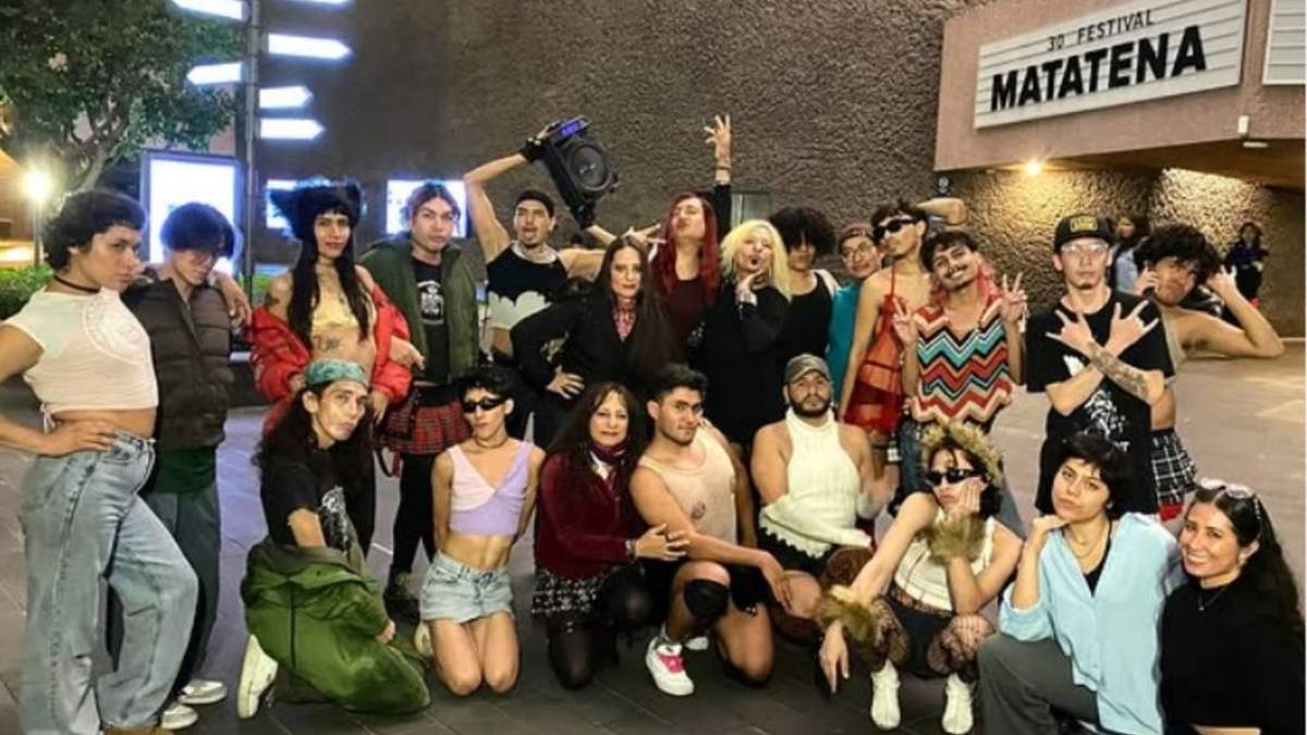 Razzia Santillán, activista trans, fue expulsada de un baño de la Cineteca Nacional en 2023 y enfrenta hoy una demanda penal de 200 mil pesos por daños materiales. Organizaciones denuncian criminalización del activismo.