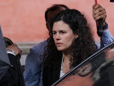 Luisa María Alcalde aborda reforma electoral durante plenaria de senadores morenistas