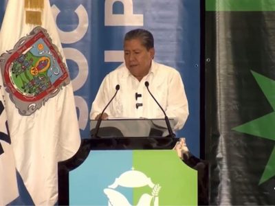 Madre buscadora increpa a David Monreal y la sacan de evento con violencia (Videos)
