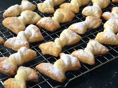 Moñitos de hojaldre: con 3 ingredientes y en 5 minutos, prepará esta delicia para acompañar el mate