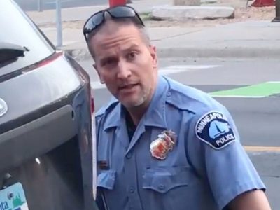 Apuñalan en prisión al expolicía condenado por el asesinato de George Floyd